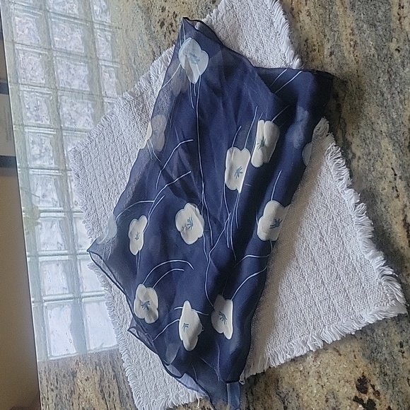 Halston Heritage Accessories - HP!!🎉🎉🎉Halston sheer beautiful scarf